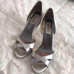 Badgley Mischka silver open toe heels 6